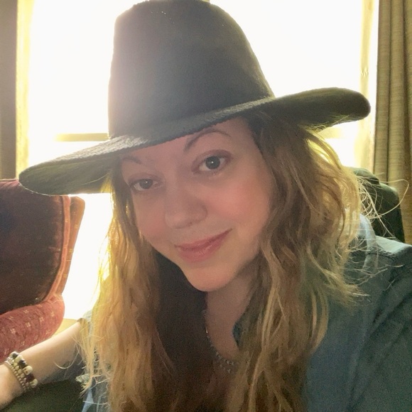 Meet your Posher, Rachelle(Rachel) - Picture 4 of 6